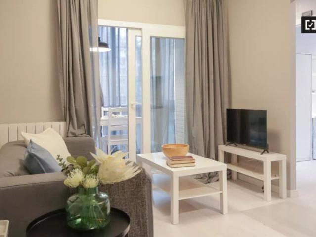 Room in a shared 4 bedroom apartment for rent in Aluche, professionals only