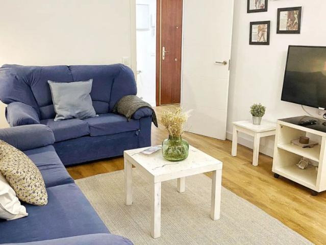 Room in a shared 4 bedroom apartment for rent in Aluche