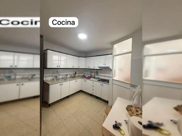 Room in a shared 4 bedroom apartment for rent in Alcaravaneras