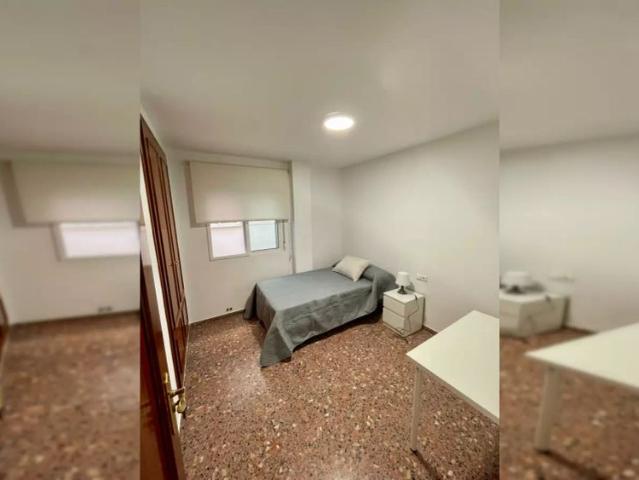 Room in a shared 4 bedroom apartment for rent in Alcoy