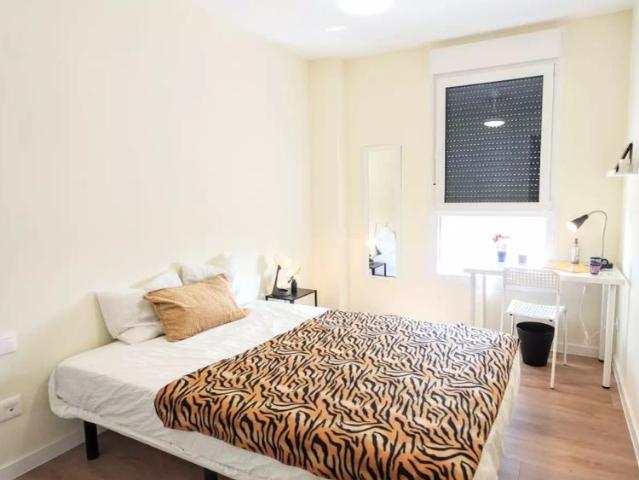 Room in a shared 4 bedroom apartment for rent in Alfara del Patriarca, all bills included