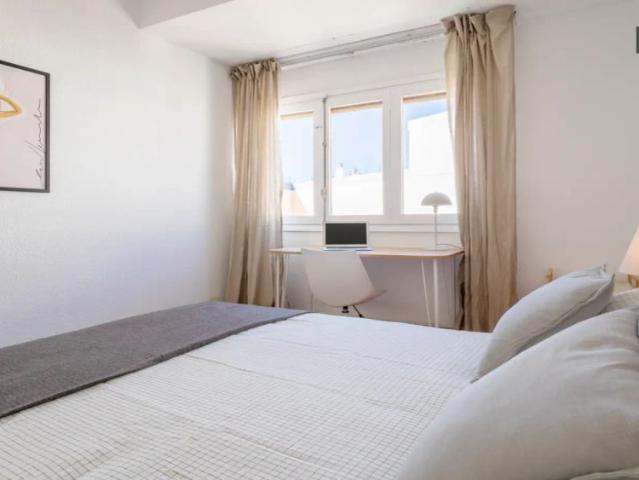 Room in a shared 4 bedroom apartment for rent in Alicante