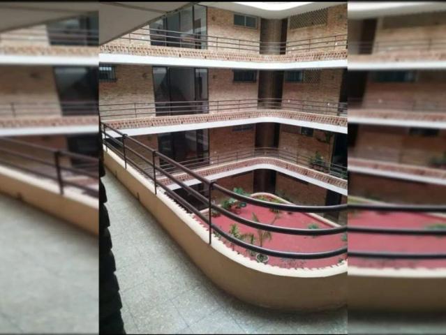 Room in a shared 4 bedroom apartment for rent in Alicante, only females, professionals