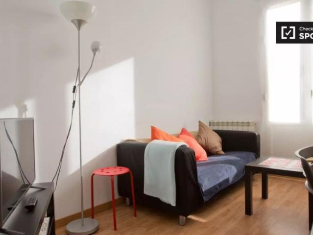 Room in a shared 4 bedroom apartment for rent in Almagro, students only