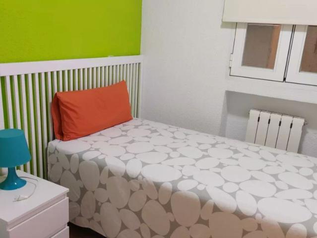 Room in a shared 4 bedroom apartment for rent in Almagro, students only