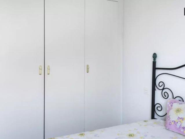 Room in a shared 4 bedroom apartment for rent in Almagro, students only