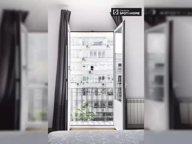 Room in a shared 4 bedroom apartment for rent in Almagro, students only