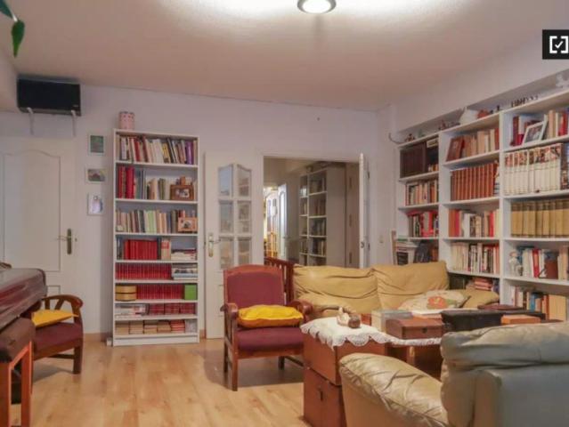 Room in a shared 4 bedroom apartment for rent in Apóstol Santiago