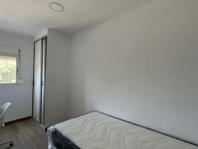 Room in a shared 4 bedroom apartment for rent in Beteró, all bills included