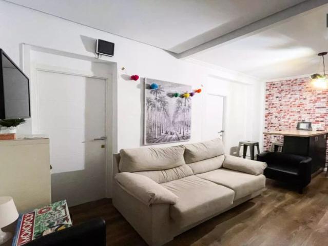 Room in a shared 4 bedroom apartment for rent in Bellas Vistas, all bills included