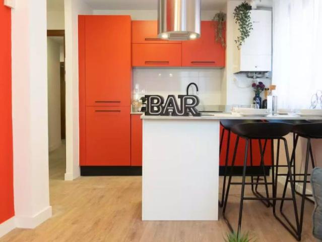 Room in a shared 4 bedroom apartment for rent in Berruguete