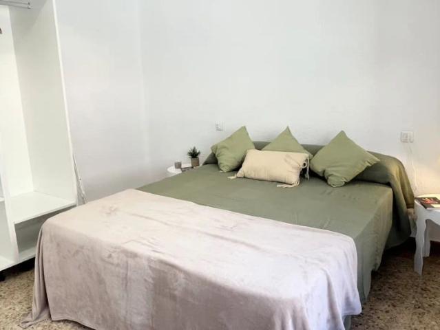 Room in a shared 4 bedroom apartment for rent in Burjassot, all bills included