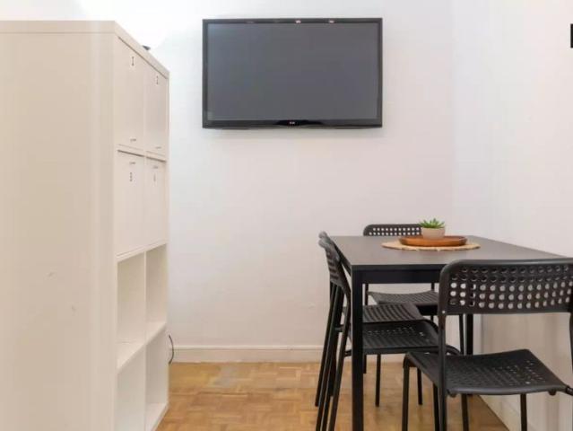 Room in a shared 4 bedroom apartment for rent in Goya, professionals and students only