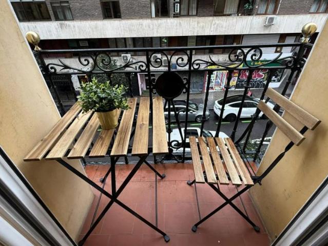 Room in a shared 4 bedroom apartment for rent in Gaztambide, bills included