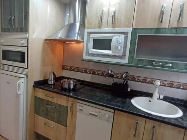 Room in a shared 4 bedroom apartment for rent in Delicias perfect for professionals and students