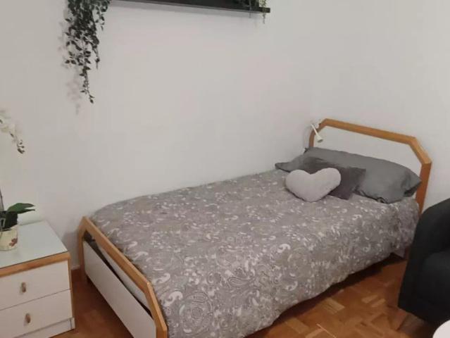 Room in a shared 4 bedroom apartment for rent in Delicias perfect for professionals and students