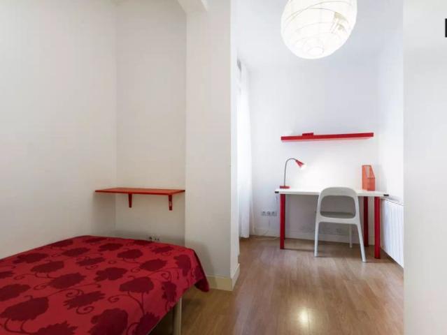 Room in a shared 4 bedroom apartment for rent in Embajadores, perfect for professionals and students