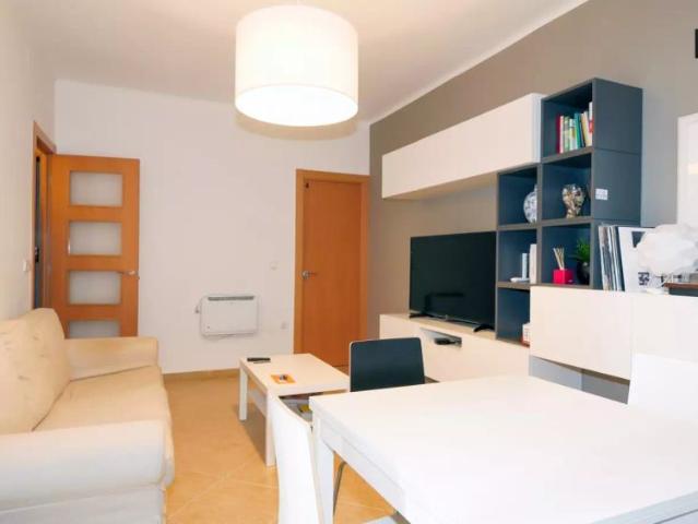 Room in a shared 4 bedroom apartment for rent in el Congrés i els Indians, only for females