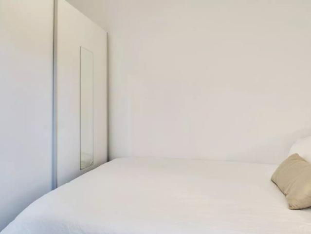 Room in a shared 4 bedroom apartment for rent in el Camp d'en Grassot i Gracia Nova, all bills included