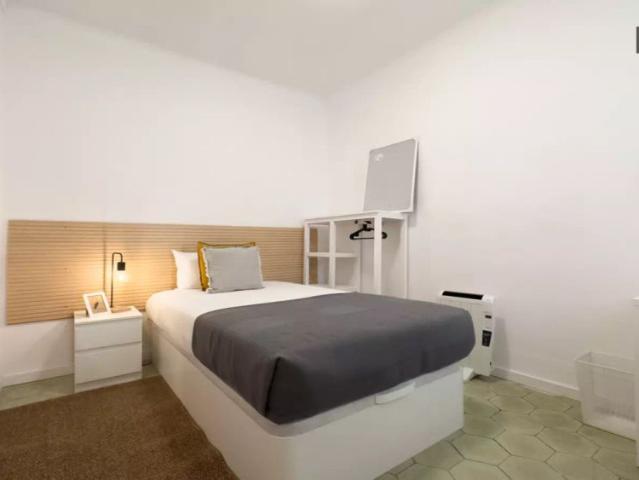 Room in a shared 4 bedroom apartment for rent in El Fort Pienc