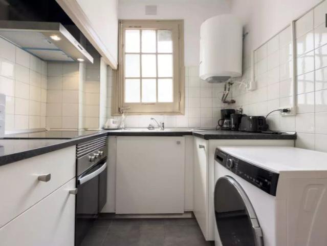 Room in a shared 4 bedroom apartment for rent in El Fort Pienc