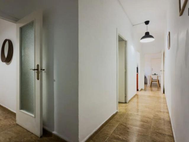 Room in a shared 4 bedroom apartment for rent in El Poble Sec, perfect for professionals or students