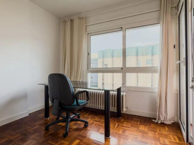 Room in a shared 4 bedroom apartment for rent in El Poble Sec