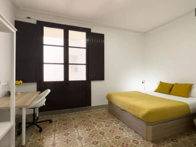 Room in a shared 4 bedroom apartment for rent in El Raval