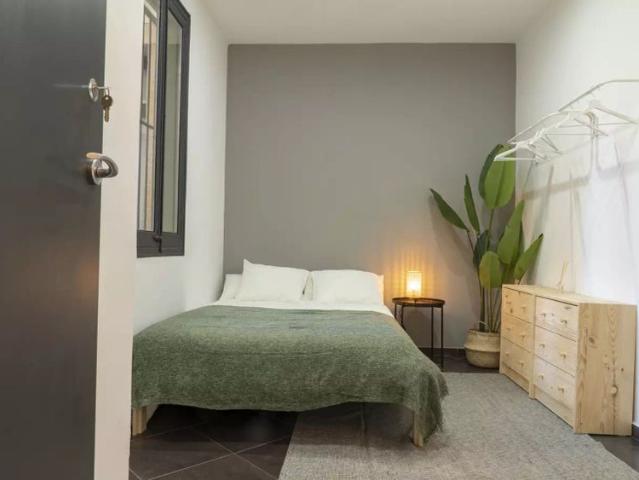 Room in a shared 4 bedroom apartment for rent in el Raval
