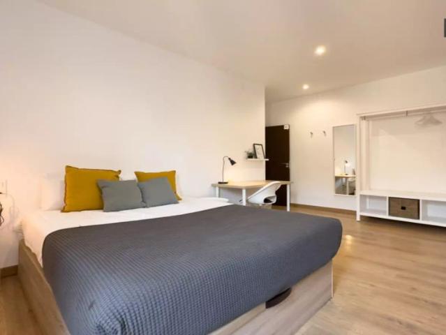 Room in a shared 4 bedroom apartment for rent in El Raval