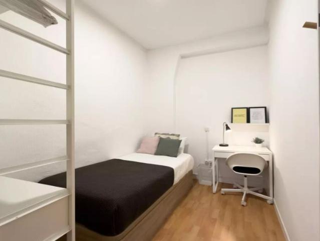 Room in a shared 4 bedroom apartment for rent in El Raval
