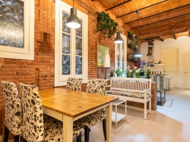 Room in a shared 4 bedroom apartment for rent in El Raval, only females