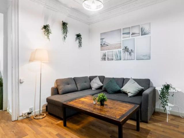Room in a shared 4 bedroom apartment for rent in El Raval perfect for women