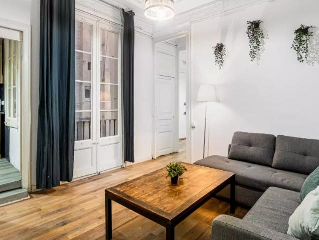 Room in a shared 4 bedroom apartment for rent in El Raval perfect for women