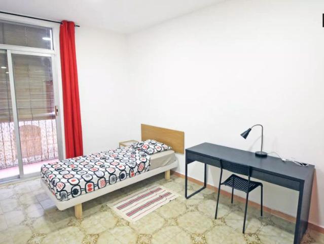 Room in a shared 4 bedroom apartment for rent in El Raval, professionals and students only