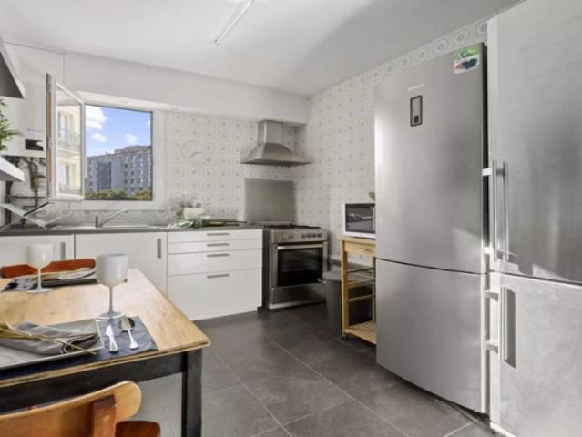 Room in a shared 4 bedroom apartment for rent in El Raval, professionals or students only