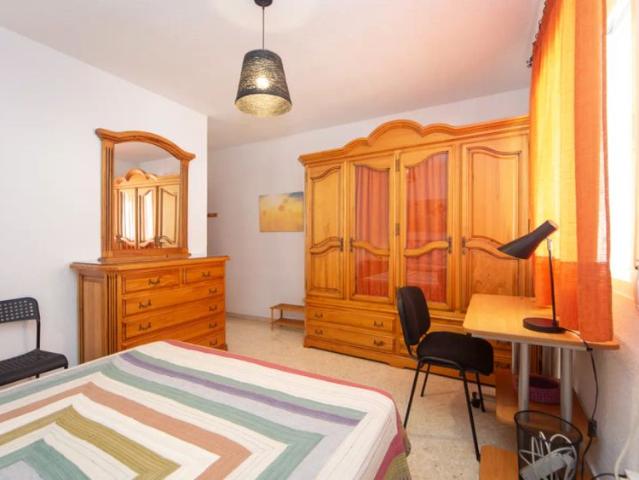 Room in a shared 4 bedroom apartment for rent in Haza Grande