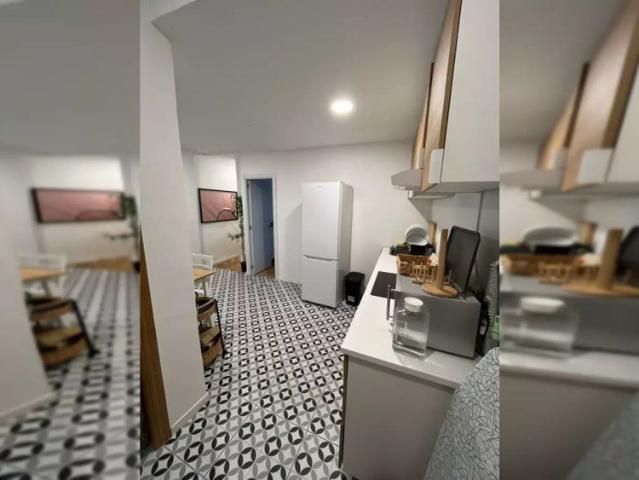Room in a shared 4 bedroom apartment for rent in Jerónimos