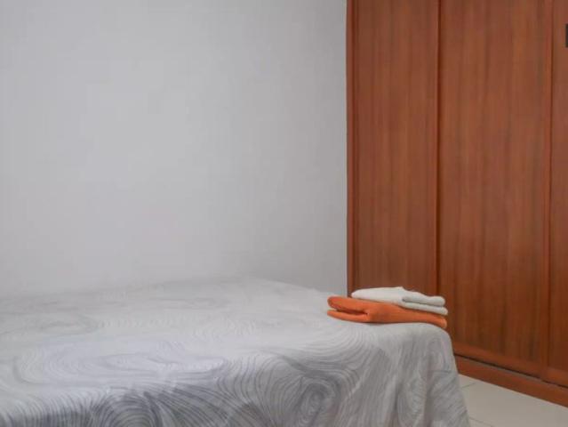 Room in a shared 4 bedroom apartment for rent in Opañel