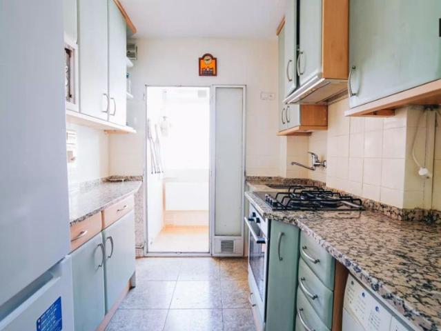 Room in a shared 4 bedroom apartment for rent in Opañel, professionals and students only