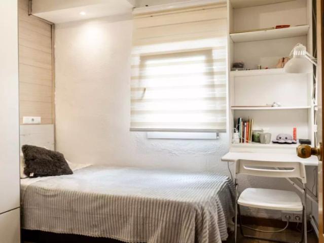 Room in a shared 4 bedroom apartment for rent in Opañel, professionals and students only