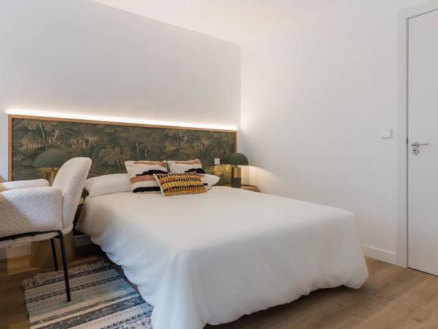 Room in a shared 4 bedroom apartment for rent in Los Rosales