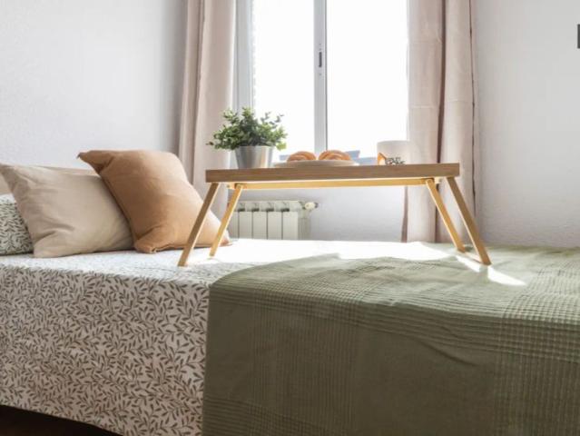 Room in a shared 4 bedroom apartment for rent in Los Rosales