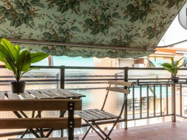 Room in a shared 4 bedroom apartment for rent in Los Rosales