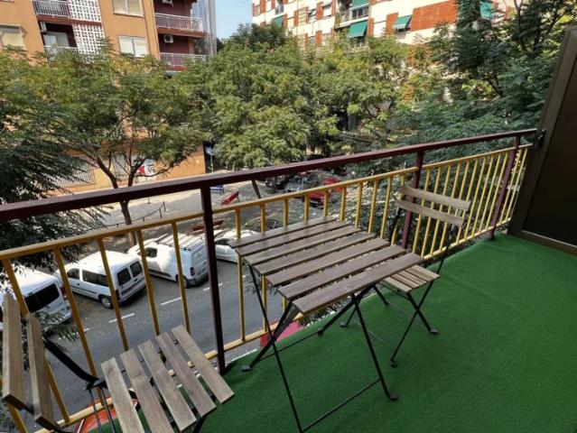 Room in a shared 4 bedroom apartment for rent in La Creu Coberta, Valencia, perfect for professionals and students