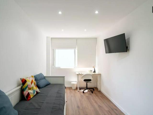 Room in a shared 4 bedroom apartment for rent in La Creu del Grau
