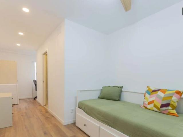 Room in a shared 4 bedroom apartment for rent in La Creu del Grau