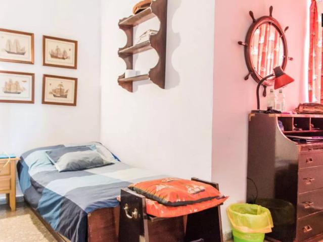 Room in a shared 4 bedroom apartment for rent in La Creu del Grau, professionals and students only
