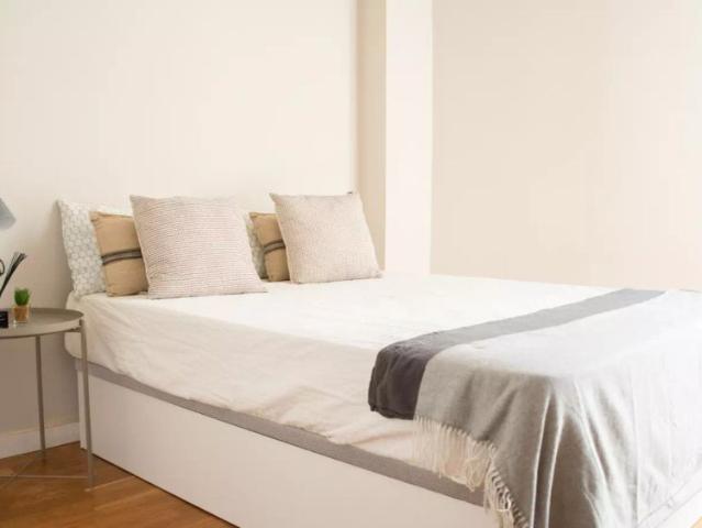 Room in a shared 4 bedroom apartment for rent in La Dreta de l'Eixample, Barcelona