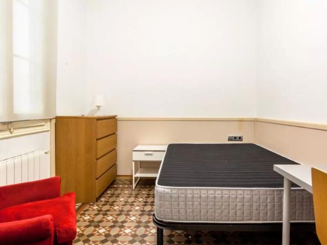 Room in a shared 4 bedroom apartment for rent in la Dreta de l'Eixample